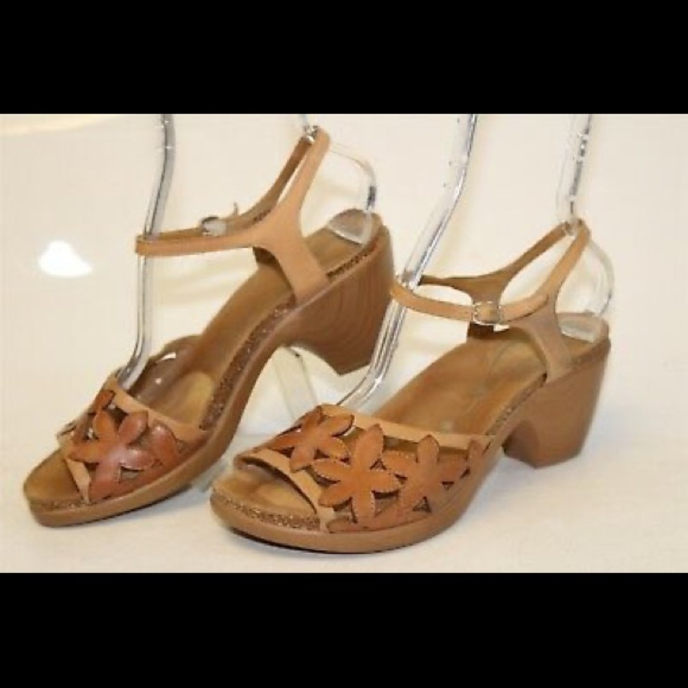 Dansko Sandals Size 40 Like New Condition